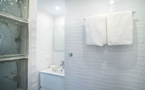 Villa Rose 2: Interior Design, Flooring, Floor, Bathroom, Plumbing Fixture, Tile, Glass, Plumbing, Tap