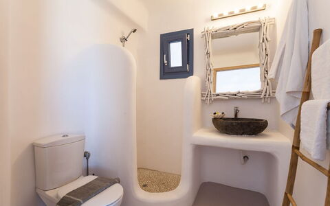 Villa Smaràgdi: Wall, Interior Design, Plumbing Fixture, Room, Ceiling, Bathroom, Plumbing, Sink, Design, Toilet Seat