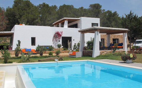 Villa Sun: Resort, Swimming Pool, Cottage, Estate, Farmhouse, Hacienda, Eco Hotel, Garden, Villa, Backyard
