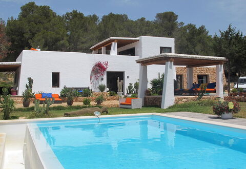 Villa Sun: Resort, Swimming Pool, Cottage, Estate, Farmhouse, Hacienda, Eco Hotel, Garden, Villa, Backyard