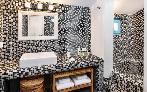 Villa Tramountana: Bathroom, Plumbing Fixture, Interior Design, Flooring, Floor, Plumbing, Mosaic, Tap, Tile, Ceramic