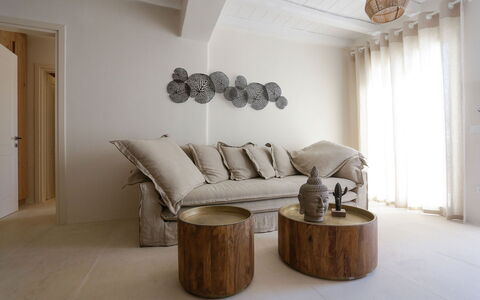 Villa Veneta: Furniture, Interior Design, Wood, Flooring, Floor, Home, Living Room, Couch, Room, Lighting