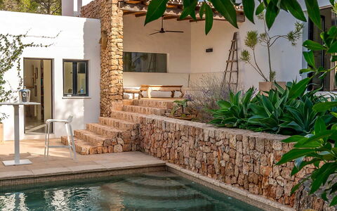 Can Blanca: Wall, Rock, Stone Wall, Garden, Flagstone, Shade, Brick, Landscaping, Backyard