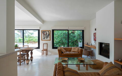Can Blanca: Furniture, Interior Design, Couch, Wall, Flooring, Wood, Living Room, Floor, Ceiling, Room