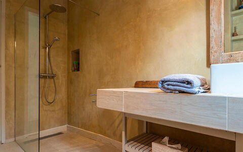 Can Blanca: Flooring, Wall, Plumbing Fixture, Floor, Bathroom, Interior Design, Plumbing, Tap, Brown, Sink