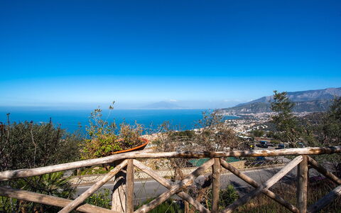 Villa Pandora: Blue, Horizon, Sea, Coast, Coastal And Oceanic Landforms, Ocean, Shore, Ridge, Bay, Fence