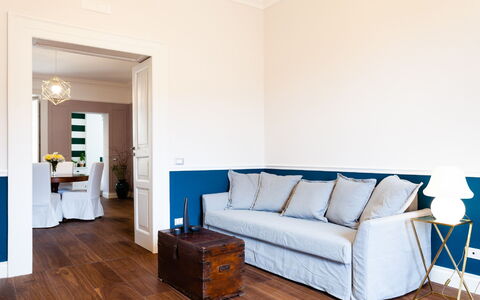 Interno Sorrentino: Furniture, Interior Design, Flooring, Wood, Floor, Wood Flooring, Room, Lighting, Home, Living Room