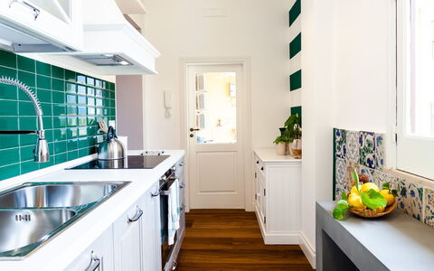 Interno Sorrentino: Kitchen, Countertop, Interior Design, Kitchen Appliance, Flooring, Cabinetry, Major Appliance, Furniture, Floor, Home