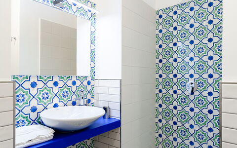 Interno Sorrentino: Blue, Flooring, Bathroom, Interior Design, Plumbing Fixture, Floor, Tile, Plumbing, Tap, Room