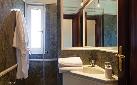 Villa Orlando: Wall, Flooring, Plumbing Fixture, Floor, Interior Design, Sink, Tap, Bathroom, Bathroom Sink, Plumbing