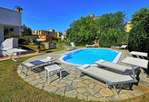 Villa Orlando: Swimming Pool, Outdoor Furniture, Resort, Sunlounger, Chair, Garden, Backyard, Landscaping, Estate, Shade