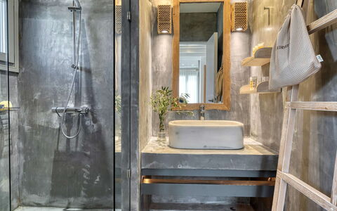 Villa Emera: Flooring, Plumbing Fixture, Plumbing, Natural Material, Mirror, Bathroom, Tile, Tap, Sink, Marble