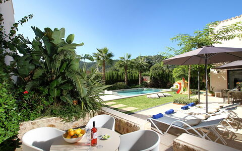 Villa Amaranta: Swimming Pool, Outdoor Furniture, Furniture, Resort, Umbrella, Sunlounger, Chair, Eco Hotel, Garden