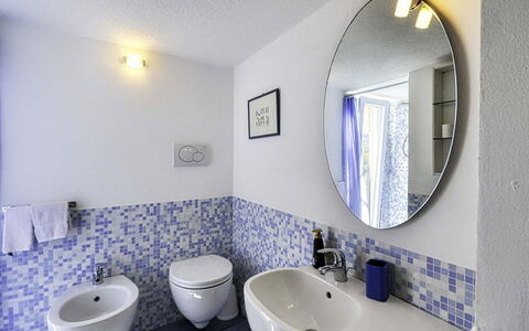 Casa Lubrense: Blue, Flooring, Plumbing Fixture, Floor, Bathroom, Interior Design, Tile, Plumbing, Tap, Composite Material