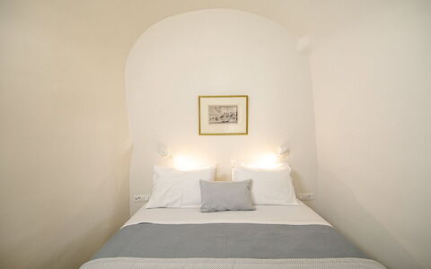 Palea: Wall, Bedroom, Interior Design, Ceiling, Bed, Floor, Lighting, Bed Sheet, Home, Bedding