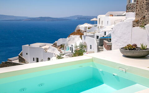 Mide: Blue, Swimming Pool, Resort, Eco Hotel, Plumbing Fixture, Villa, Hotel, Bathtub, Houseplant, Resort Town