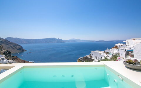 Mide: Blue, Swimming Pool, Plumbing Fixture, Resort, Resort Town, Villa, Hotel