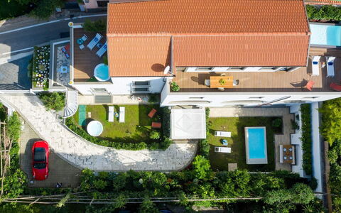 Suite Plumbago: Residential Area, House, Home, Neighbourhood, Roof, Urban Design, Landscaping, Estate, Garden, Suburb
