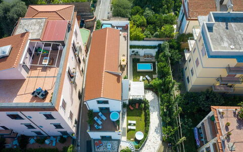 Jacaranda House: Building, Residential Area, House, Home, Neighbourhood, Town, Roof, Apartment, Urban Design, Human Settlement