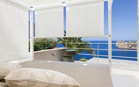 Villa Luce: Shade, Chair, Balcony, Glass, Outdoor Furniture, Houseplant, Flowerpot, Outdoor Structure, Awning, Pergola