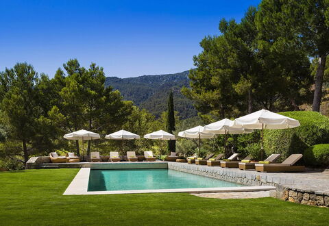 Villa Maggy: Mountain Range, Valley, Swimming Pool, Resort, Eco Hotel, Landscaping, Shade, Ridge, Outdoor Furniture, Sunlounger