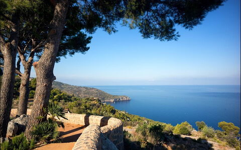 Villa Gem: Blue, Coast, Horizon, Coastal And Oceanic Landforms, Sea, Landscape, Ocean, Promontory, Tropics, Shore
