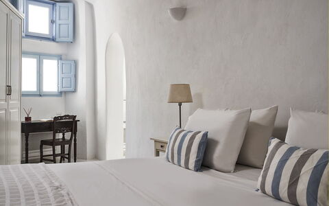 Villa Ivi: Linens, Bedroom, Pillow, Bedding, Throw Pillow, Bed Sheet, Lamp, Bed, Hotel, Bed Frame