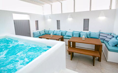Maison Nica: Floor, Furniture, Swimming Pool, Resort, Leisure, Hotel, Outdoor Furniture, Design, Shade, Eco Hotel