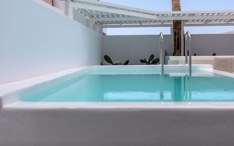 Mansion Orny: Swimming Pool, Composite Material, Plumbing Fixture, Resort, Hotel, Villa, Eco Hotel, Bathtub