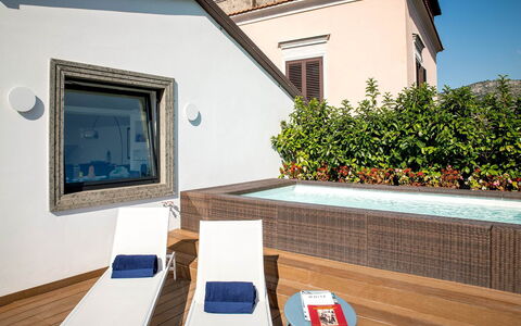 The Ivy Villa: Home, Interior Design, Swimming Pool, Resort, Balcony, Hotel, Design, Villa, Houseplant, Eco Hotel