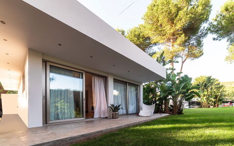 Villa Sound: Home, Architecture, Residential Area, Shade, Estate, Garden, Landscaping, Outdoor Structure, Resort, Design