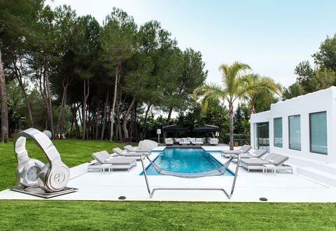 Villa Sound: Swimming Pool, Outdoor Furniture, Resort, Shade, Garden, Landscaping, Sunlounger, Leisure, Design