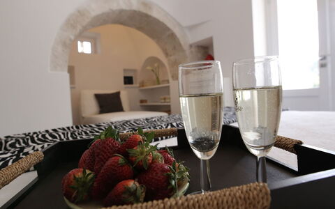 Trulli Maria: Interior Design, Furniture, Lighting, Room, Pillow, Throw Pillow, Bedroom, Ceiling, Cushion, Apartment