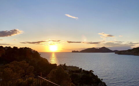 Villa Serrano: Sky, Water, Water Resources, Horizon, Dusk, Natural Landscape, Sunset, Afterglow, Sunrise, Coast