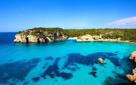 Casa Naomi: Blue, Body Of Water, Water, Coast, Coastal And Oceanic Landforms, Sea, Headland, Rock, Promontory