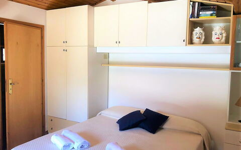 Casa Sally: Furniture, Bedroom, Bed, Interior Design, Wood, Flooring, Floor, Bed Sheet, Room, Bedding