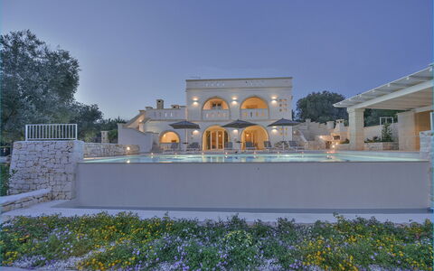 Masseria Ostuni: Architecture, Estate, Swimming Pool, Hacienda, Column, Mansion, Villa, Arcade, Courtyard, Caravanserai