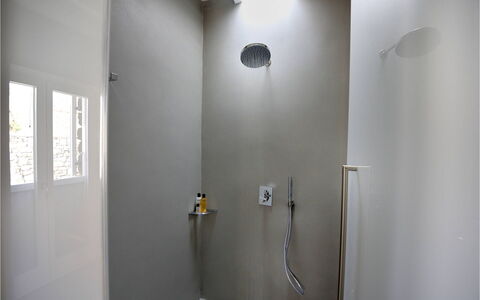 Villa Stardust: Wall, Plumbing Fixture, Bathroom, Flooring, Plumbing, Lighting, Ceiling, Interior Design, Floor, Light Fixture