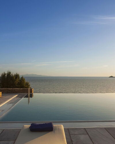 Villa Pinta: Water, Body Of Water, Sea, Coastal And Oceanic Landforms, Swimming Pool, Ocean, Resort, Coast, Tropics, Beach