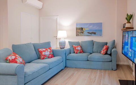 Apartment Bud: Furniture, Couch, Interior Design, Flooring, Floor, Room, Living Room, Apartment, Textile, Throw Pillow