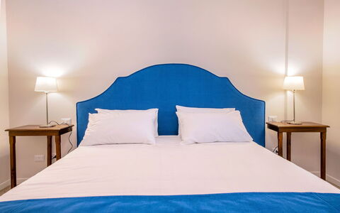 Apartment Bud: Furniture, Bedroom, Interior Design, Bed, Floor, Bed Sheet, Flooring, Bedding, Linens, Textile