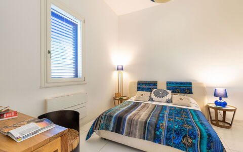 Villa Betty: Bed, Furniture, Interior Design, Bedroom, Wall, Floor, Bed Sheet, Flooring, Bedding, Wood