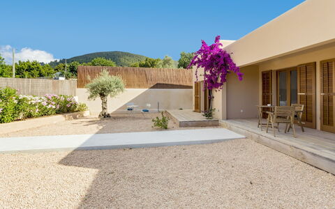 Villa Allegra: Architecture, Residential Area, Home, Garden, Shade, Landscaping, Concrete, Estate, Flagstone, Courtyard