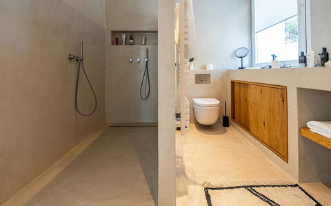 Villa Tagada: Flooring, Floor, Wall, Plumbing Fixture, Bathroom, Interior Design, Wood, Tap, Bathroom Sink, Ceiling