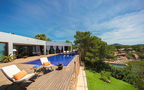 Villa Francisca: Swimming Pool, Resort, Eco Hotel, Villa, Hotel, Sunlounger, Resort Town, Outdoor Furniture