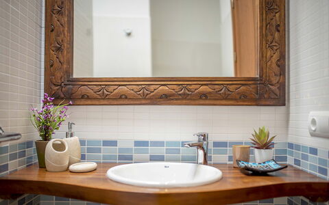 Villa Sharon: Interior Design, Plumbing Fixture, Plumbing, Bathroom, Bathroom Sink, Tap, Mirror, Sink, Tile