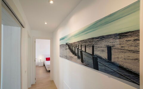 Villa Sabor: Flooring, Floor, Interior Design, Ceiling, Wood Flooring, Sea, Apartment, Ocean, Hardwood, Laminate Flooring