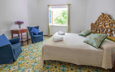 Apartment Amina: Flooring, Floor, Interior Design, Furniture, Bedroom, Houseplant, Flowerpot, Linens, Hotel, Bed
