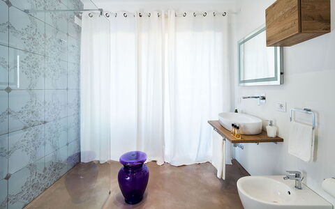 Villa Matilde: Interior Design, Wall, Flooring, Plumbing Fixture, Floor, Bathroom, Lighting, Plumbing, Home, Tap