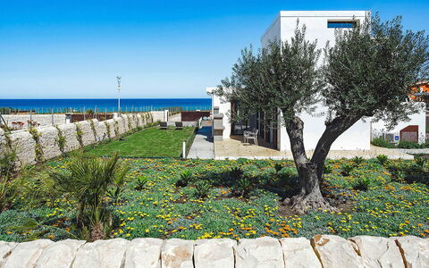 Villa Federica: Shade, Landscaping, Garden, Walkway, Villa